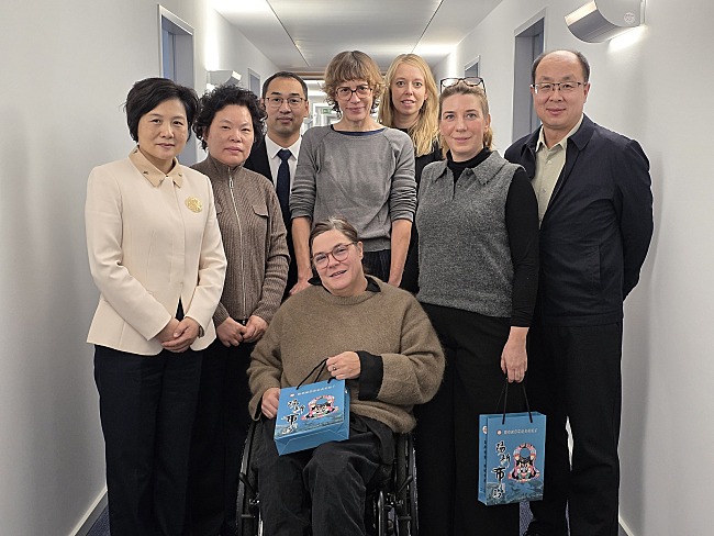 Auf dem Bild sind die Personen von DBR und der chinesischen Delegation zu sehen.