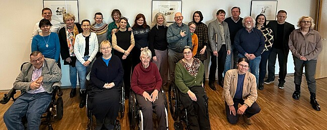 Mitglieder des DBR-Arbeitsausschusses stehen für ein Gruppenbild zusammen.