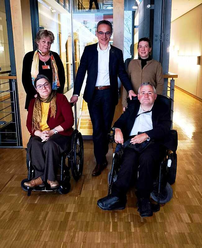 Gruppenfoto mit den Beteiligten