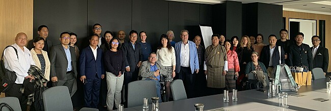 Gruppenfoto der Teilnehmenden am Gespräch mit der Bhutan-Delegation