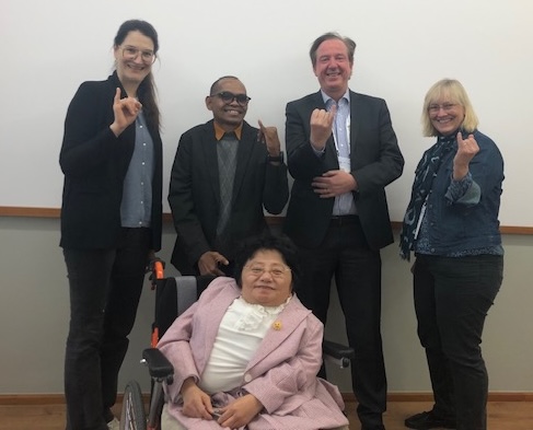 Das Bild zeigt fünf Personen, die beim Treffen dabei waren.